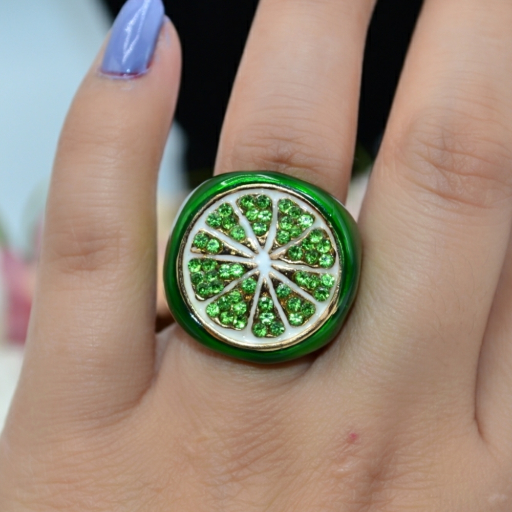 Green stones enamel lime fashion ring